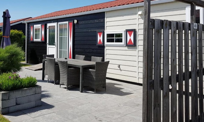 Serooskerke Ski Chalet | Discover De Zeeuwse Lûûkjes: Pet-Friendly Comfort Awaits