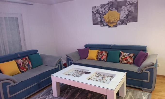 Ilidza Apartment | Discover Dea Apartman: Family-Friendly Stay with Kitchen