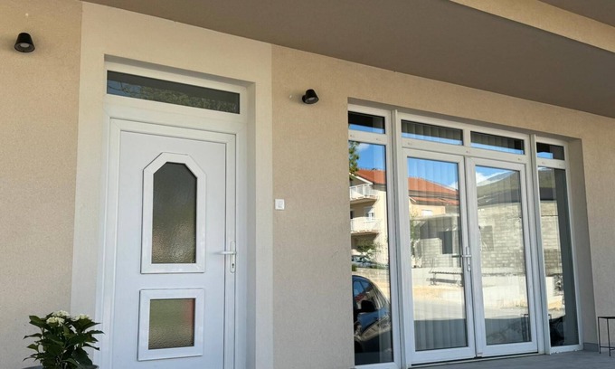 Trn House | Dea sobe: Comfortable Rooms Near Tennis Courts & Spa