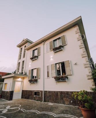 Giugliano in Campania Hotel | Relax at DEA SUITE with Inviting Hot Tub Amenities