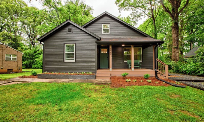 Winston - Salem House | Pet-Friendly Deacon Stays: The Brookwood Near WFU