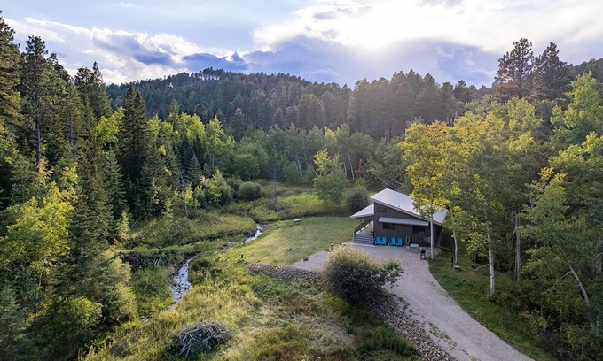 Deadwood Cabin | Discover Deadwood Two Bit Cabin on the Creek - 10/10 Rated!