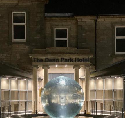 Kirkcaldy Hotel | Dean Park Hotel: Guest Favorite with Hot Tub & Dining Options