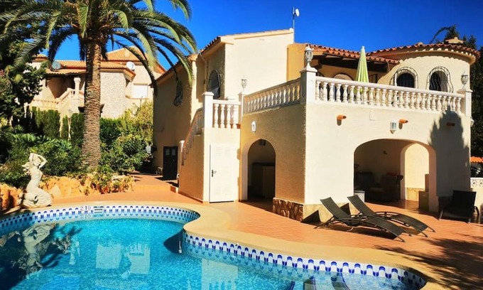 Casas de Torrat Villa | Deanna Magnifique: Scenic Villa with Pool Near the Beach