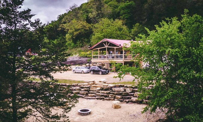 New Albin House | Dear Camp - Incredible Bluff, Upper Iowa River views New Albin, IA