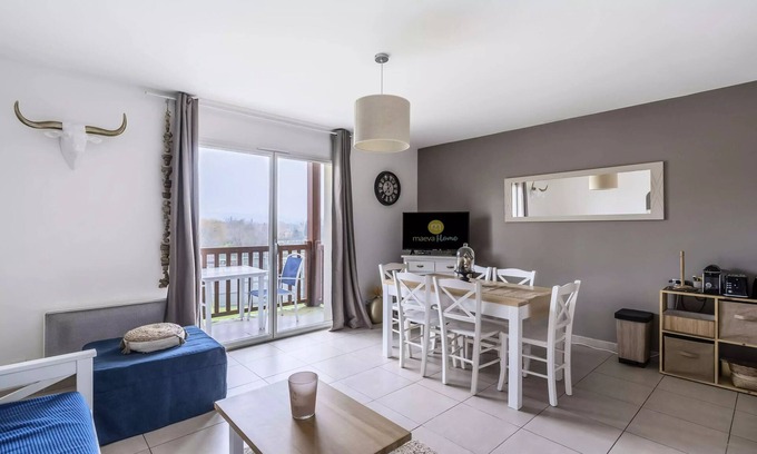 Saint-Arnoult Apartment | Relaxing Oceanfront Retreat: Deauville Farm 2-Room Apartment