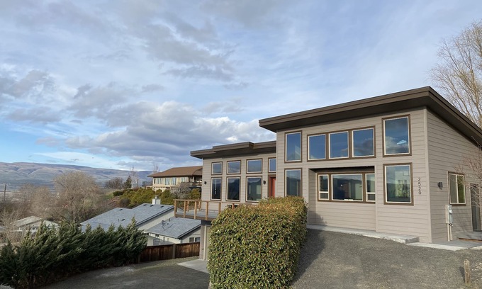 The Dalles House | Top-Rated Family Retreat at Debbie's in The Dalles