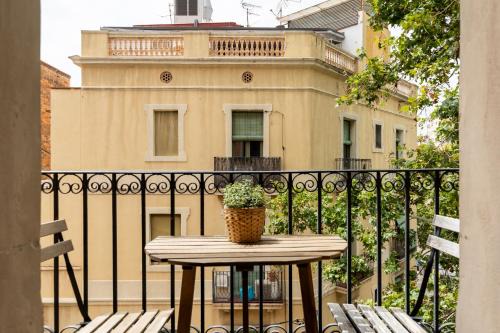 Hostafrancs Apartment | Family-Friendly Decô Apartments Barcelona-Sants: 4-Star Stay