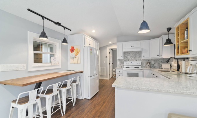 Flat Rock Cottage | Funky Fuji @Backyard Cottages: 10/10 Rated Getaway!
