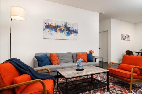 Whitestown Apartment | Decadent Haven Spacious 2BR 2BA 2 King Beds WFH GYM
