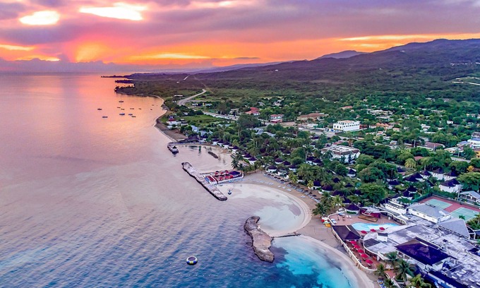 Runaway Bay Resort | Experience Decameron Club Caribbean Runaway Bay Resort Stay