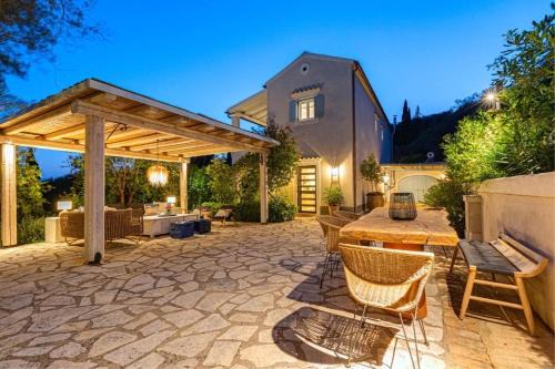 Liapades House | Decavos House: 4-Star Family-Friendly Retreat