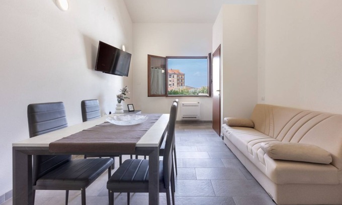 Decimomannu Apartment | Modern Decimomannu Apartment with Parking and Breakfast