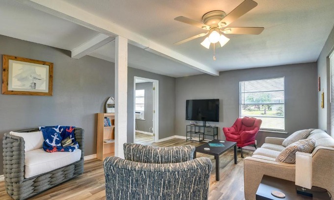 Freeport House | Guest Rated 10/10: Pet-Friendly Texas Retreat with Yard