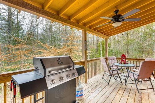 Murphy House | Cozy Smoky Mountain Cabin Retreat with Fire Pit & Accessibility