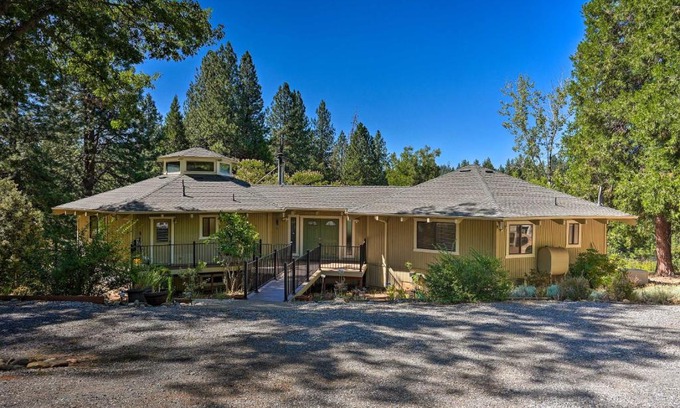 Apple Hill House | Cozy Camino Home with Deck, Grill & Family-Friendly Fun!