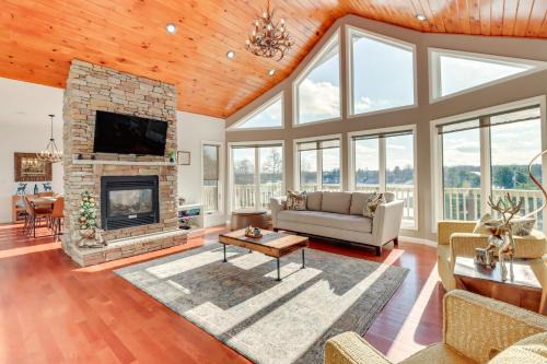 Long Pond House | Beautiful Long Pond Retreat with Deck & Pool Access