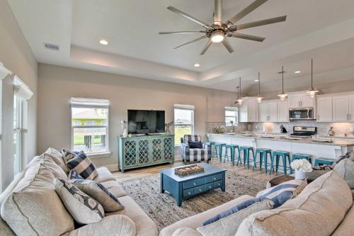 Crystal Beach House | Ocean View Home with Deck - Perfect for Families
