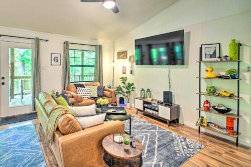 Jones Mills House | Inviting Hot Springs Home with Deck & Poolside Amenities