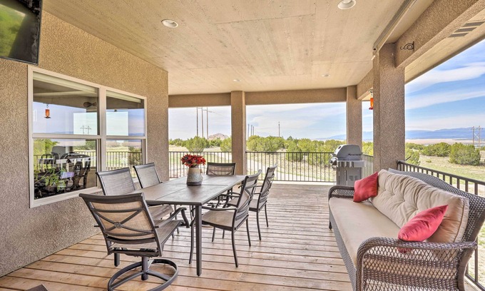 Pueblo West House | Ideal Pueblo West Home with Deck Near Scenic Reservoir