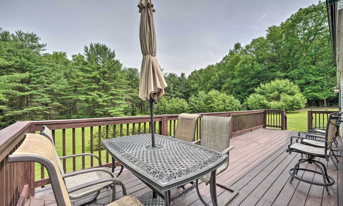 Benezette House | Inviting Mountain Escape: Deck, Fire Pit & Family-Friendly Stay
