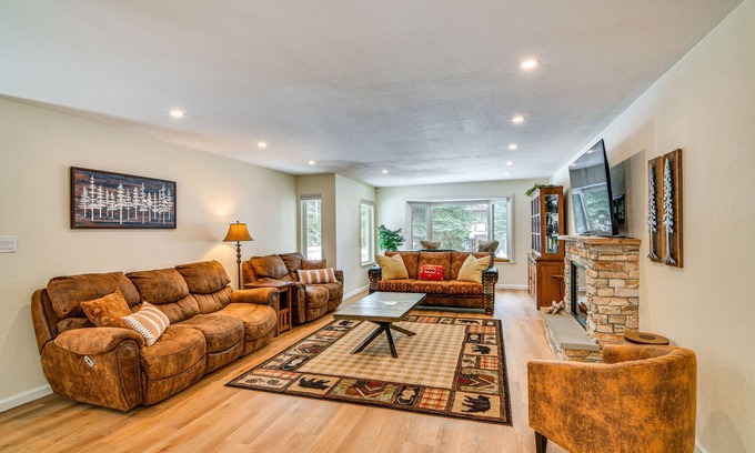 Lower Kingsbury House | Tranquil Nevada Getaway with Hot Tub and Grilling Deck