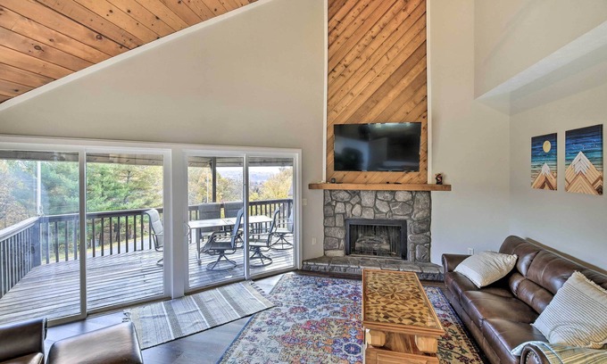Lynn Garden House | Inviting Kingsport Home with Deck & Mountain Views
