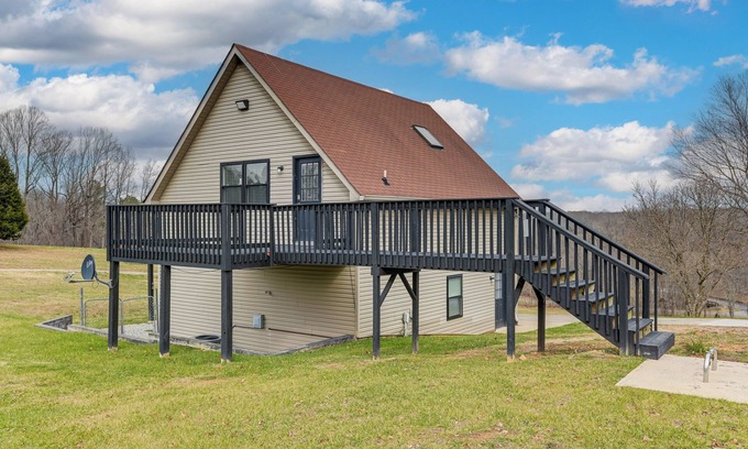 Greenbrier Apartment | Top-Rated Tennessee Countryside Retreat with Private Deck