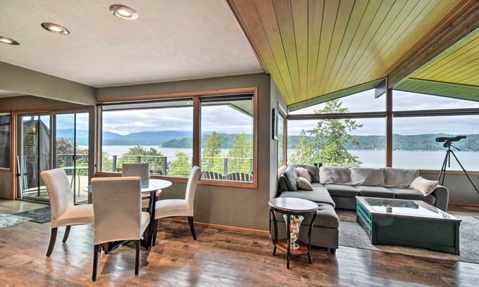 Union Cottage | Bright Oceanfront Retreat with Sweeping Views and Hot Tub