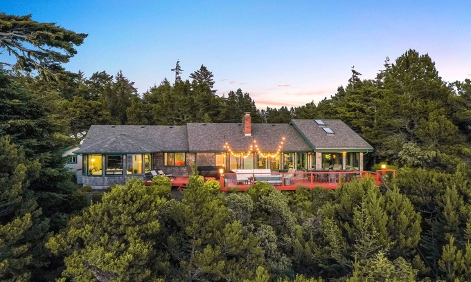 Florence House | Deck w/Private Beach,HotTub,FirePit @pinpointstays