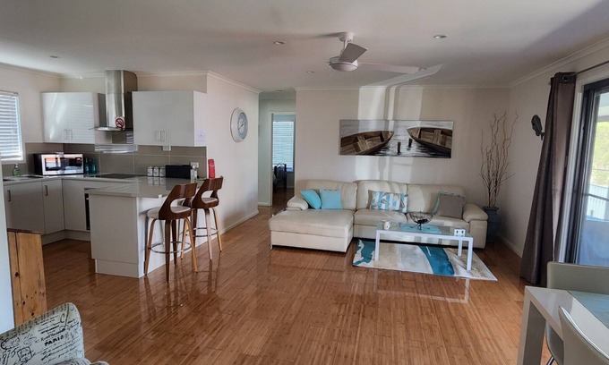 St. Georges Basin House | Pet-Friendly Deckadence by the Water - Guest Rated 9.8
