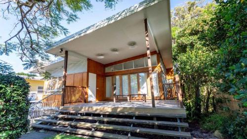 Woorim House | Perfect Getaway at Winnett St - Family-Friendly Retreat