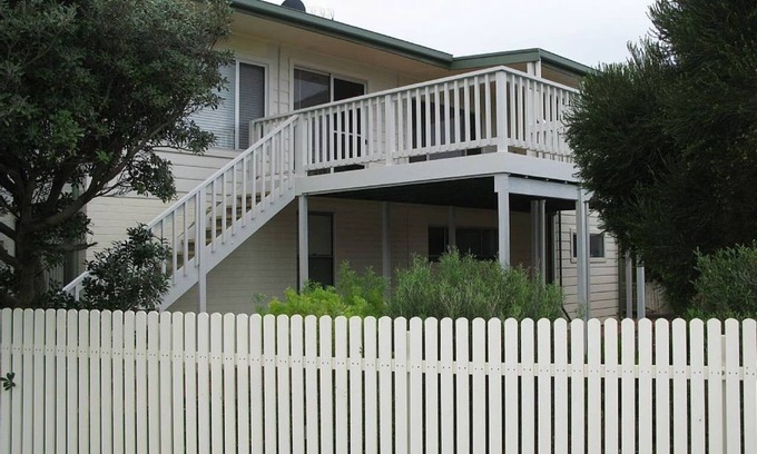 Middleton House | Family Holidays at Decked Out Middleton with Ocean Views