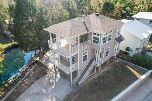 Homosassa House | Idyllic Canalfront Getaway with Family-Friendly Amenities