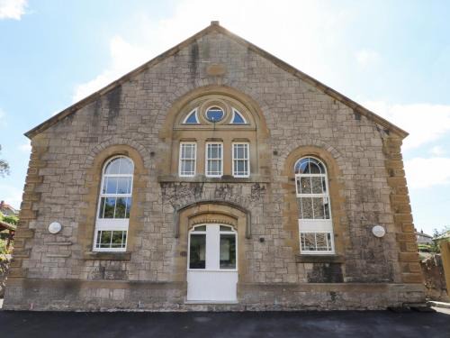 Dyserth Apartment | Pet-Friendly Declaration Suite - Rated 10/10 for Families