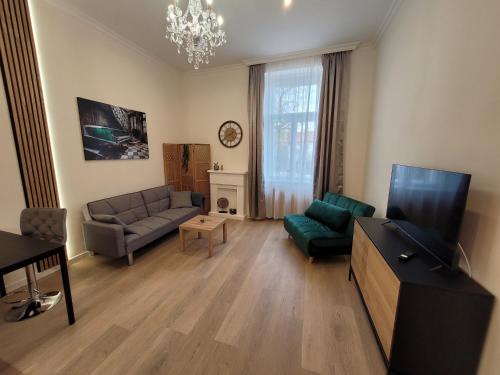 Vac Apartment | Top-Rated Deco Studio City Residence - Family-Friendly Stay