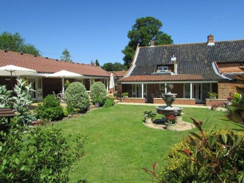 Fritton Bed & Breakfast | Stunning Decoy Barn Fritton: Oceanfront & Wheelchair Accessible