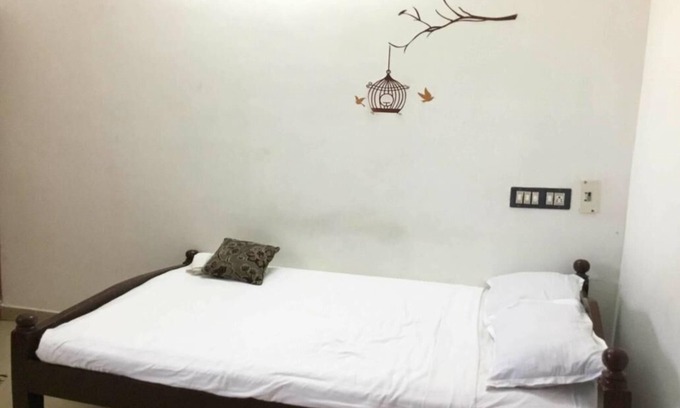 Kuilapalayam Bed & Breakfast | Cozy Getaway: Deebak Homestay with Spa & Kitchen
