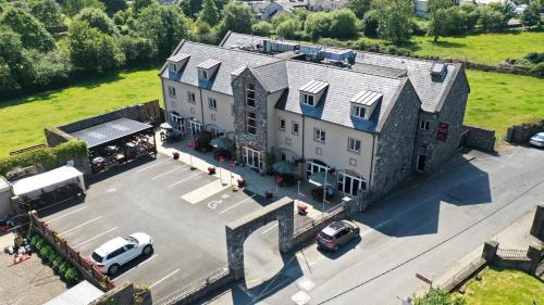 Kilmallock Hotel | Deebert House Hotel: Exceptional Stay with Breakfast & Accessibility