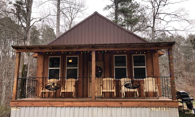 Wedowee Cabin | DeeDee's Hideaway: Serene Waterfront Retreat with Spa