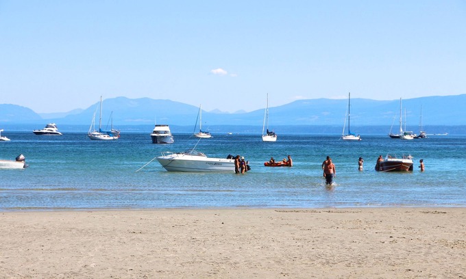 Regional District of Nanaimo House | Beachfront Haven at Deep Bay with Pool and Ocean Views