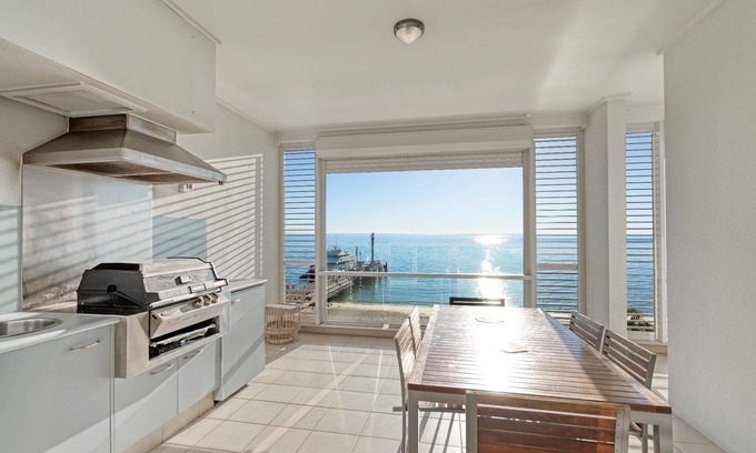 Brisbane Waterfront House | Relaxing Deep Blue 12 Apartment on Moreton Island
