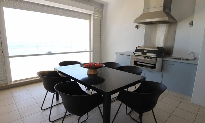 Brisbane Waterfront House | Premier Deep Blue 15 Apartment on Moreton Island