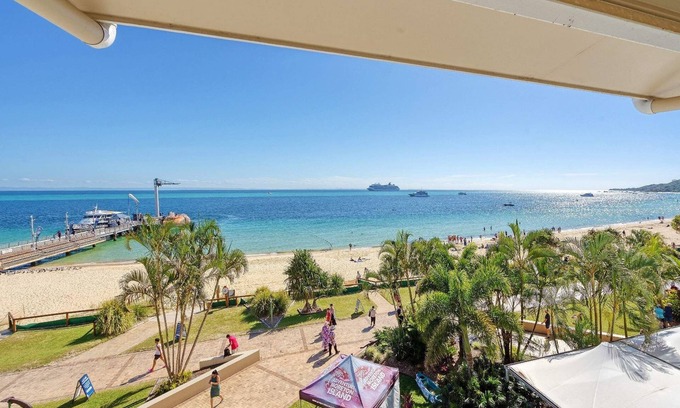 Brisbane Waterfront Apartment | Relax at Deep Blue on Moreton Island with Spa & Hot Tub