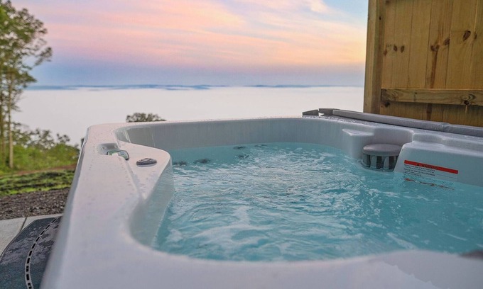 Lupton City House | Discover Deep Creek at Mountains Ledge with Spa & Pool