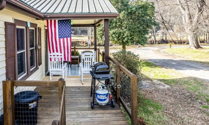 Bryson City House | Unwind at Deep Creek Shambala: Pet & Child Friendly Stay