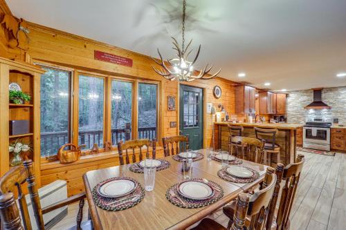 Deep Gap House | Deep Gap Cabin: Private Deck, Pool & Community Amenities!