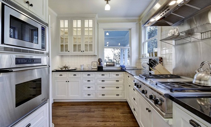 Old Enfield House | Experience Austin: Ocean View Retreat with Spa & Hot Tub