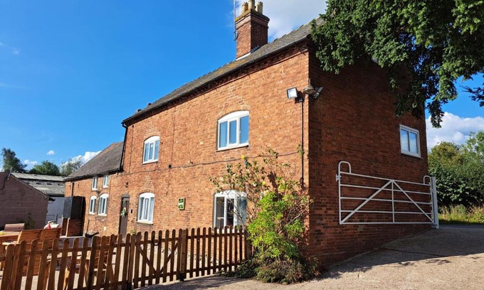 Doveridge House | Discover Deepmoor Farmhouse: Pet & Child Friendly Retreat