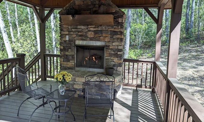 Morganton Cabin | Deer Crossing: Romantic Retreat with Hot Tub & Lake Views